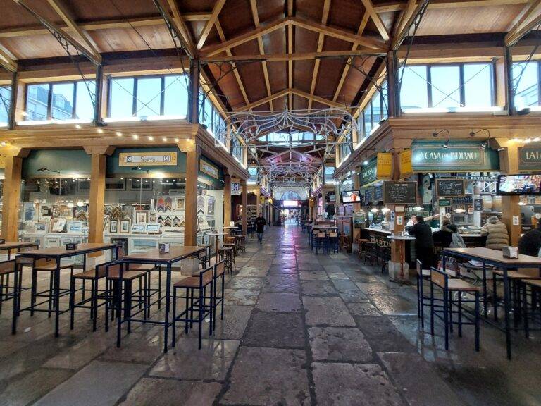 mercado del este Santander bar in Cantabria drinks Bary w Santanderze bares en santander bars à Santander