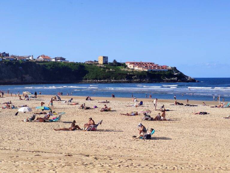 Suances Beach in summer Cantabria HiCantabria visitar suances