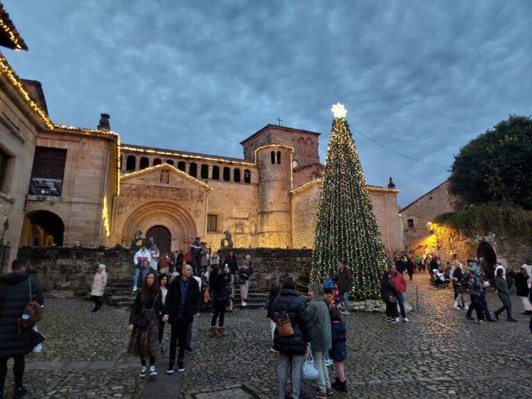 Colegiata de Santa Juliana santillana del mar santander desde a hicantabria cantabria kantabria cantabrie