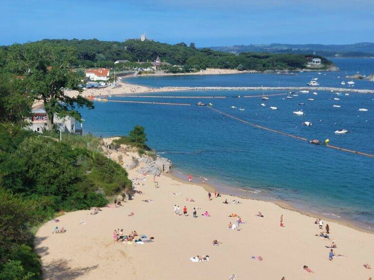 Playa de Los Peligros y La Magdalena Santander Cantabria hicantabria cantabrie playa beaches beach children beaches